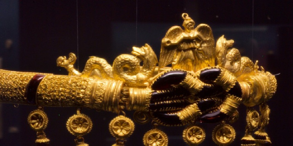 Hellenistic golden sculpture